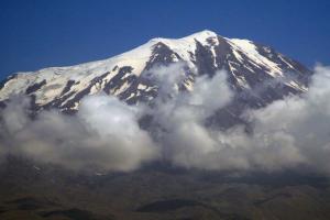 Türkei - Russland - Ararat (5156_m) und Elbrus (5642_m)