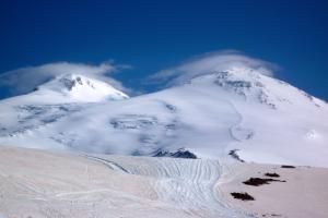 Türkei - Russland - Ararat (5156_m) und Elbrus (5642_m)